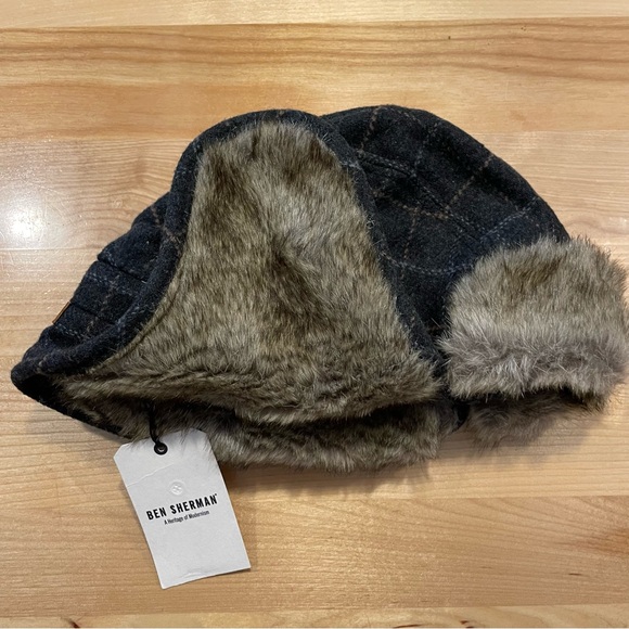 Ben Sherman trapper hat size s/m wool, lined, with artificial fur trim. - Picture 5 of 5